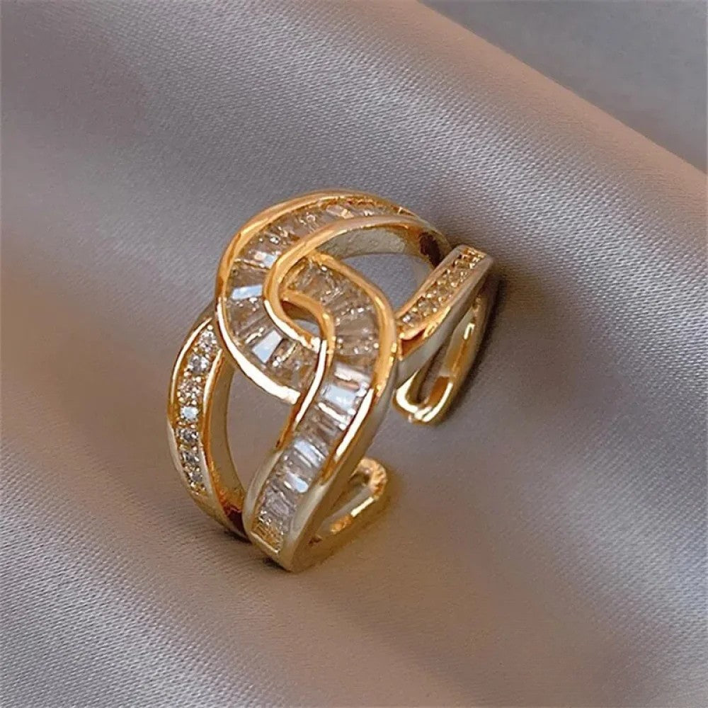 Elegant Knot Ring