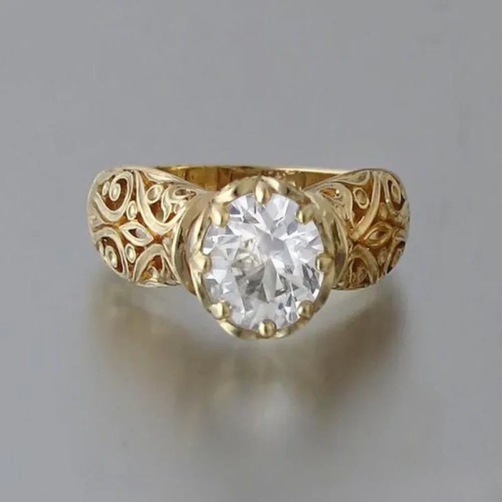 Elegant Ring with White Zirconia